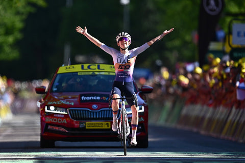 Maeve Squiban ganando una etapa del Tour de France 2025